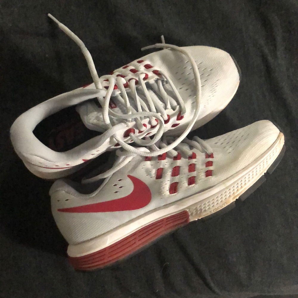 Barely worn nike vomero 11 gray and crimson